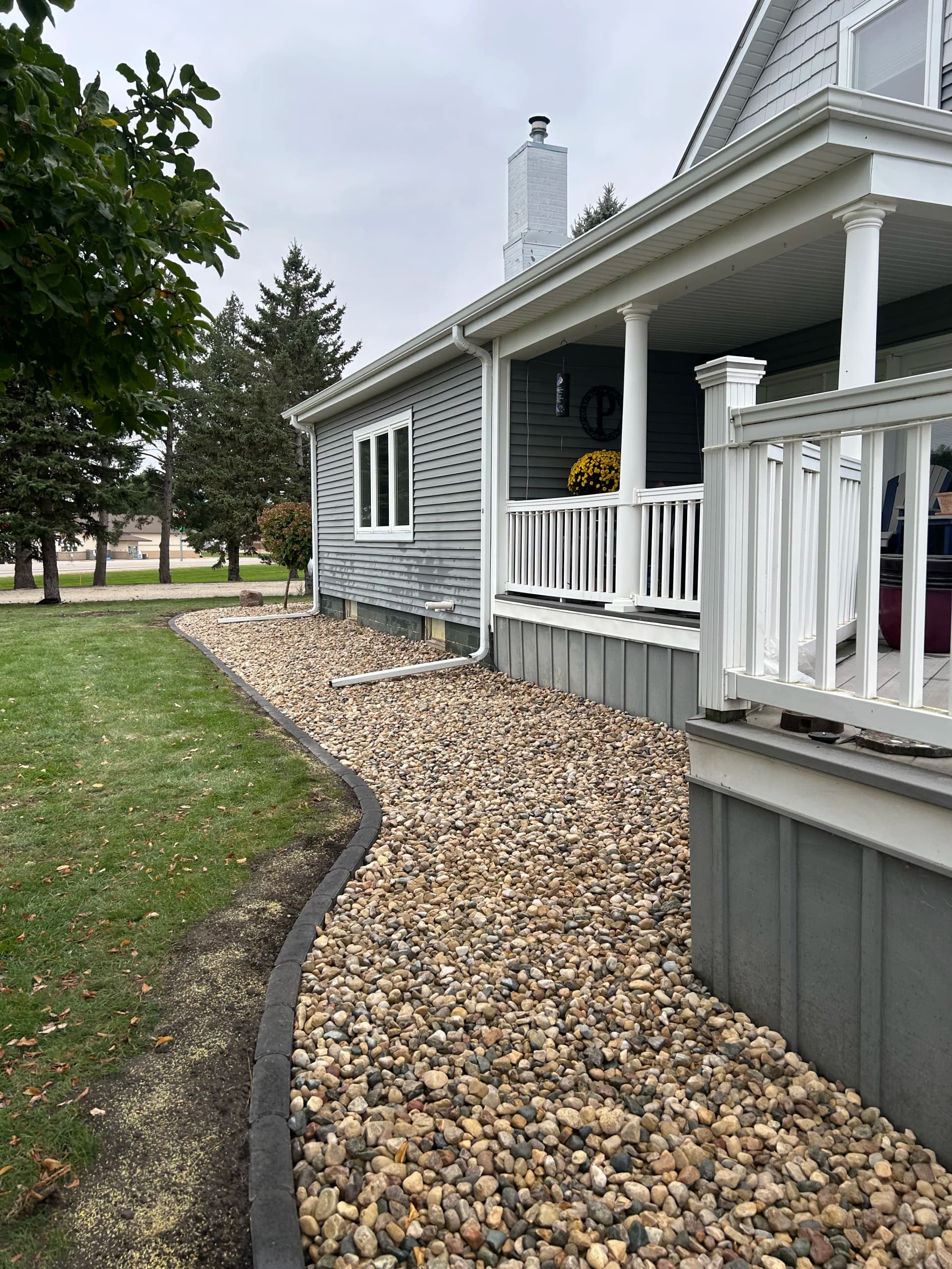 Gallery photos for Clean Rock Bed Landscaping That Actually Stays That Way: Image #1